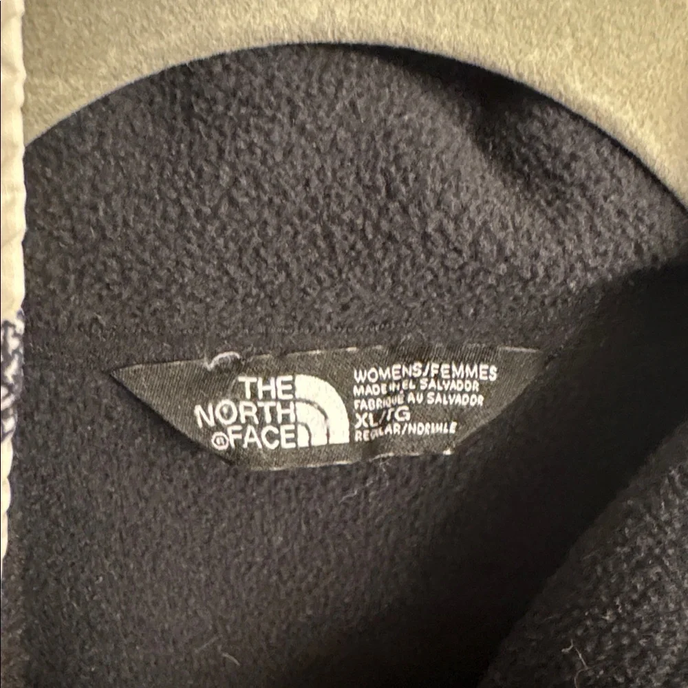 The North Face Black and White Pinecone Fleece Jacket - Picture 6 of 8